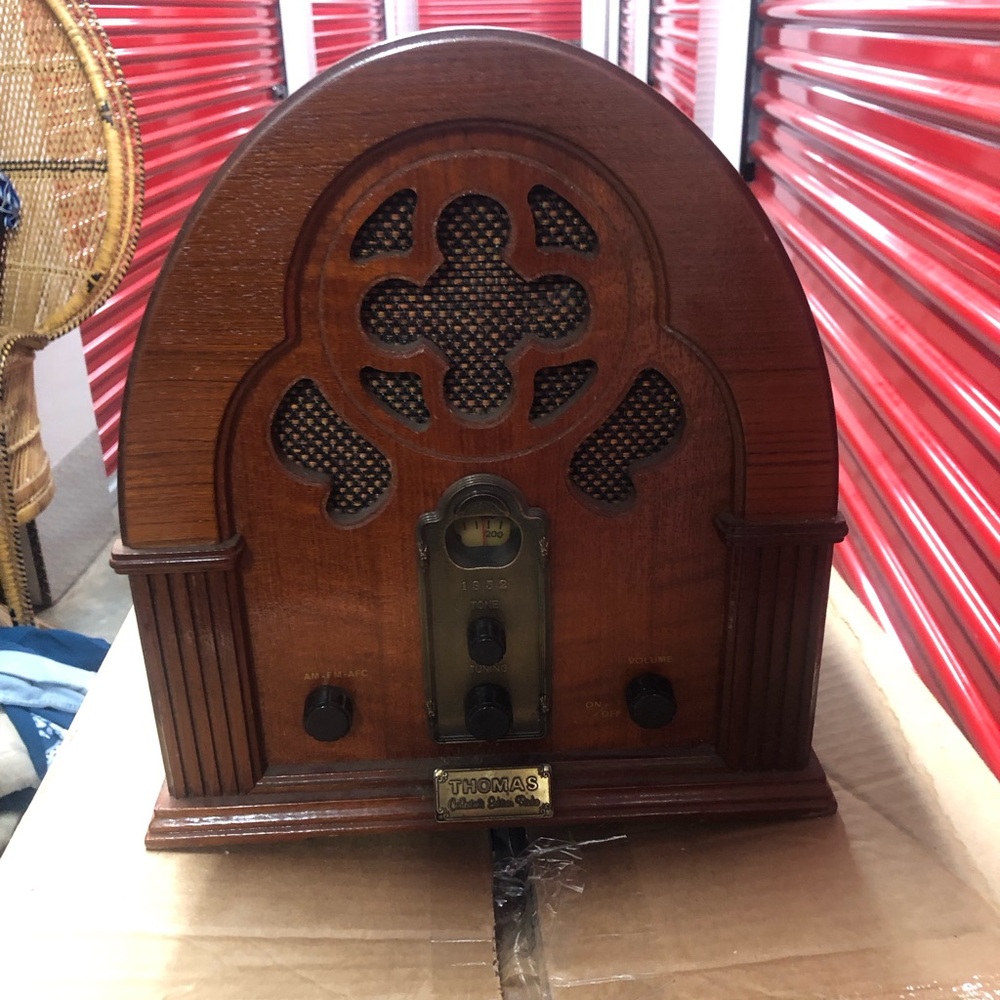 Thomas radio